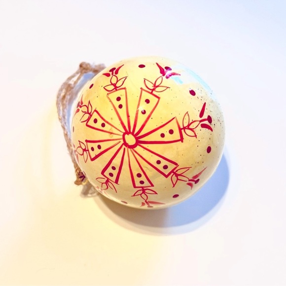 VINTAGE 3” Hand Painted Farmhouse Christmas Tree Ornament - Red & Ivory Cream - Picture 6 of 11